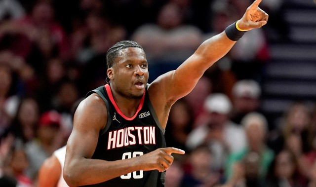 hthapp下载-16分钟3帽！火媒：所有人都得给卡佩拉点赞 今天内线防守太顶了